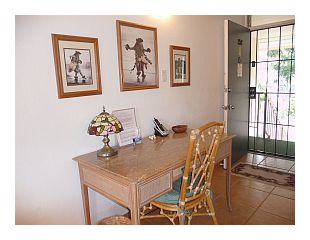 Kihei Kai Nani Unit 252 Entry and Desk