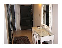 Kihei Kai Nani Unit 125 Entrance and Desk